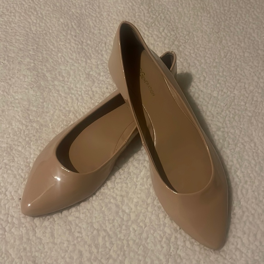 BCGeneration Nude Patent Leather Flats